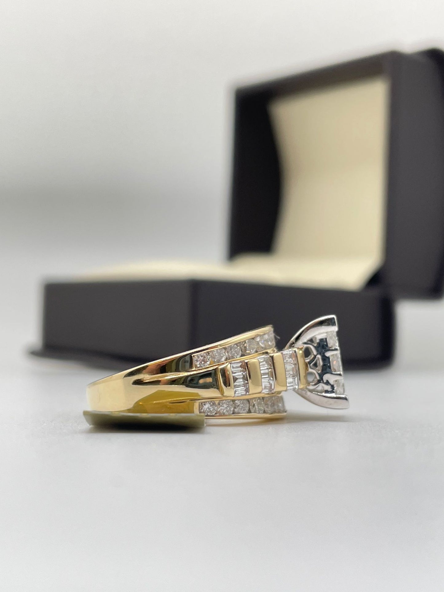 10kt Gold 2cwt Diamond Ring