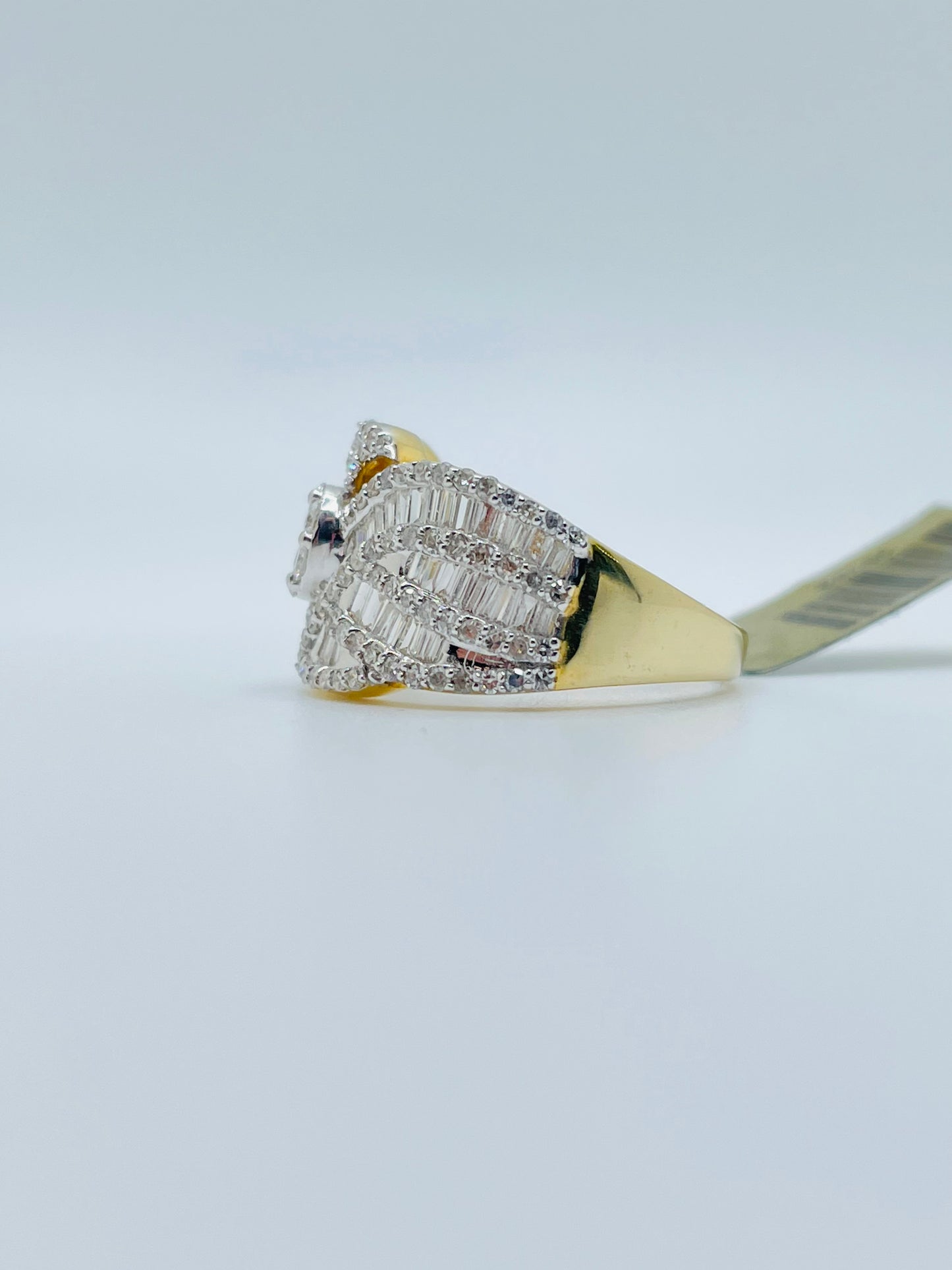 10Kt Gold 2.5ct Diamond Ring