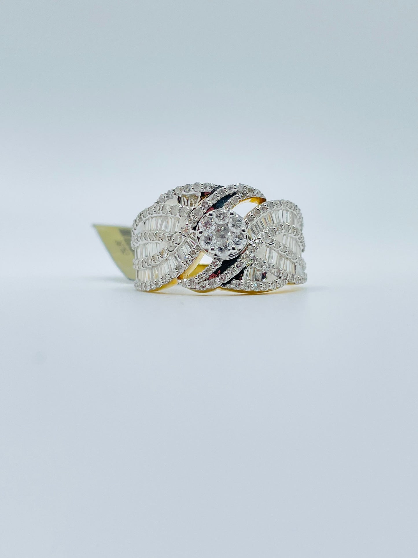 10Kt Gold 2.5ct Diamond Ring