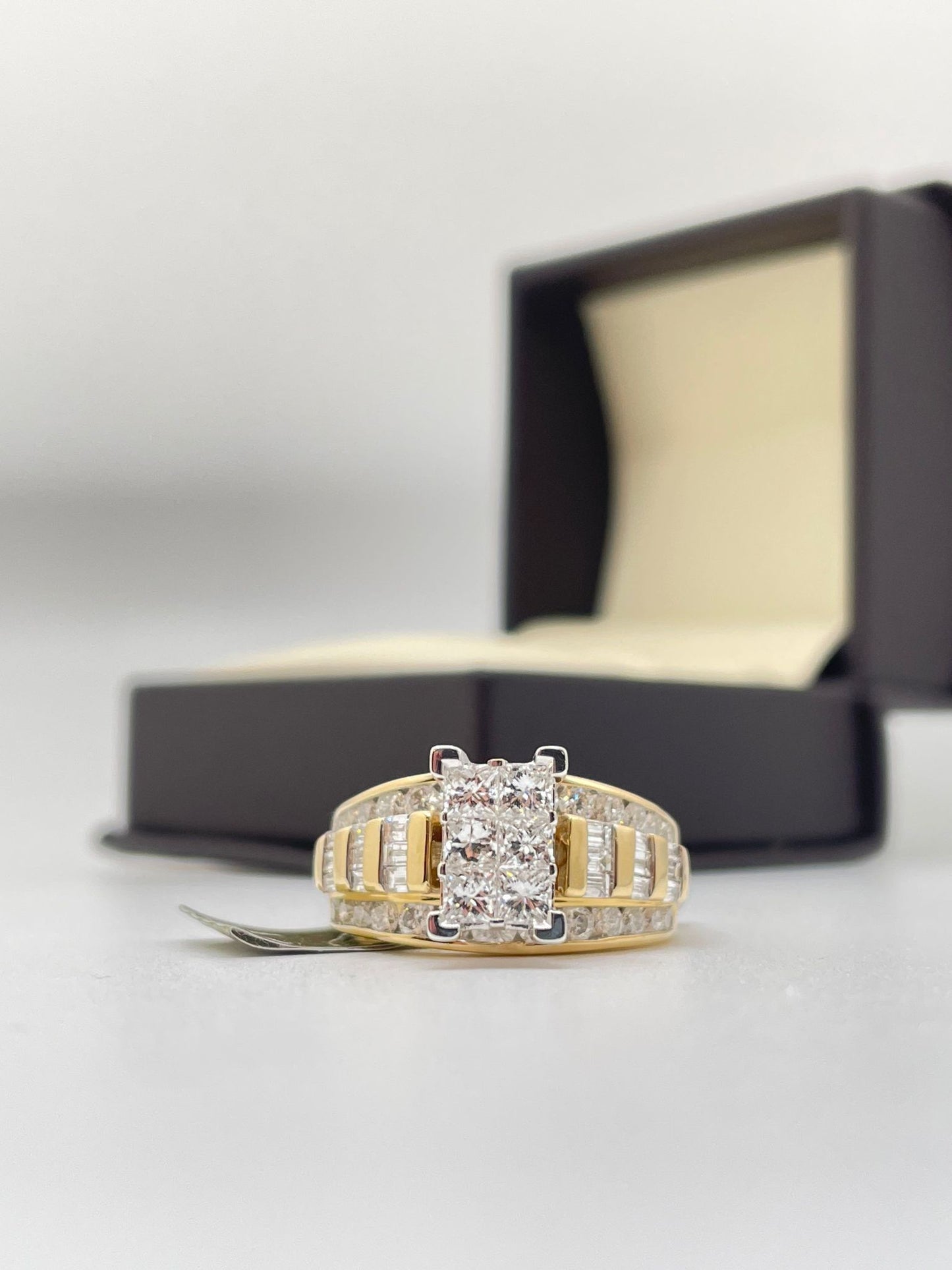 10kt Gold 2cwt Diamond Ring