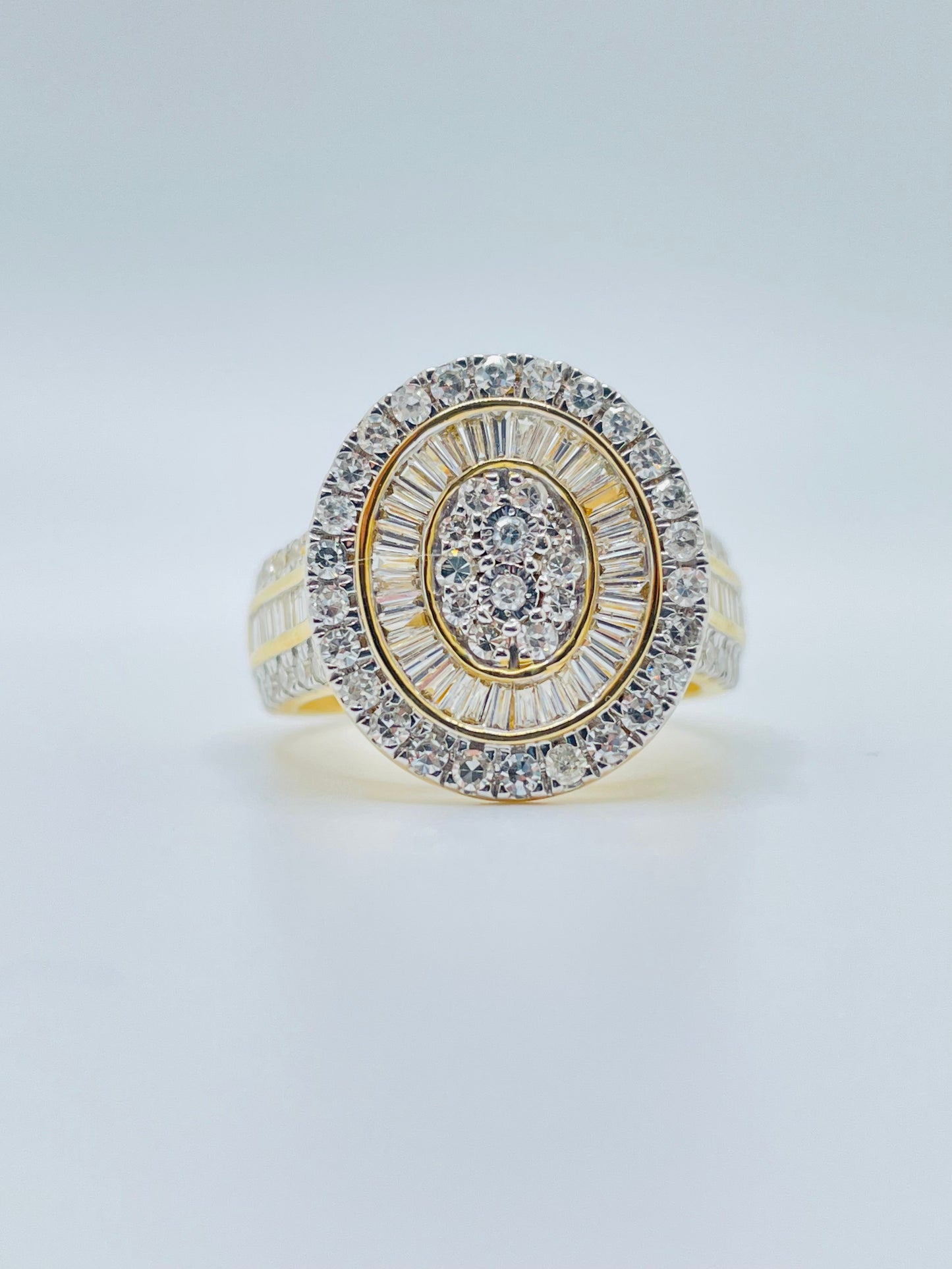 10Kt Gold 2.5ct Diamond Ring